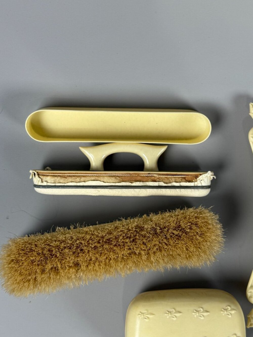 Vintage Bakelite Style Vanity Set 10 Piece Floral Dresser Grooming Collection - Picture 3 of 6